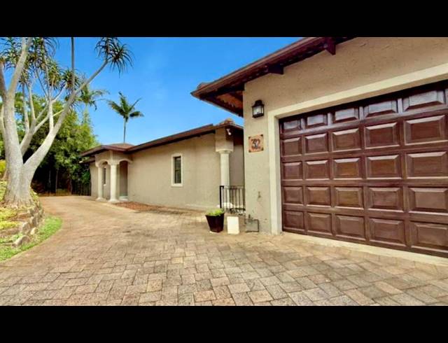3 BEDROOM TOWNHOUSE FOR SALE IN LA LUCIA